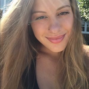 Meet your Posher, Alexis